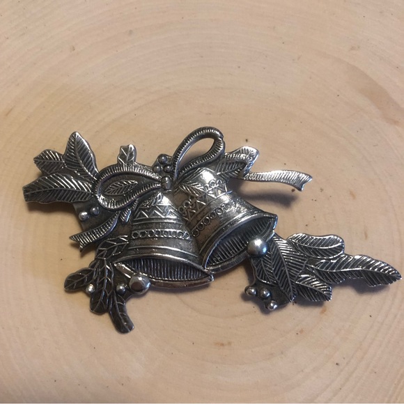 Rare Sterling Silver Bells and Holly Christmas Brooch - Picture 2 of 8